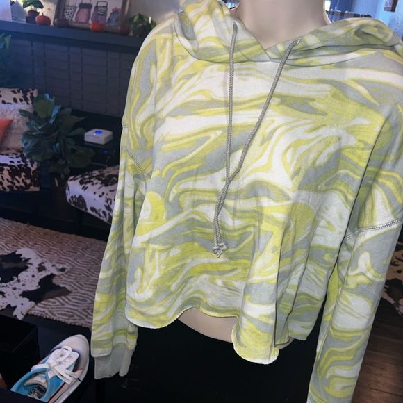 NWT Wild Fable 🥳 2/$15 OR 3/$20 🥳 Brand New Cropped Swirl Pattern Hoodie